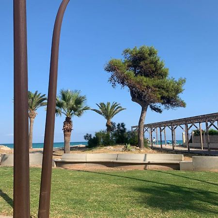 Beachfront Apartment With A Private Garden On The Ground Floor Moncofar Luaran gambar