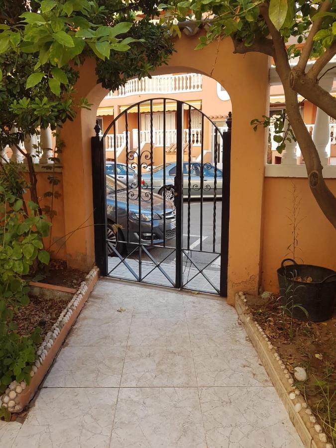 Beachfront Apartment With A Private Garden On The Ground Floor Moncofar Luaran gambar