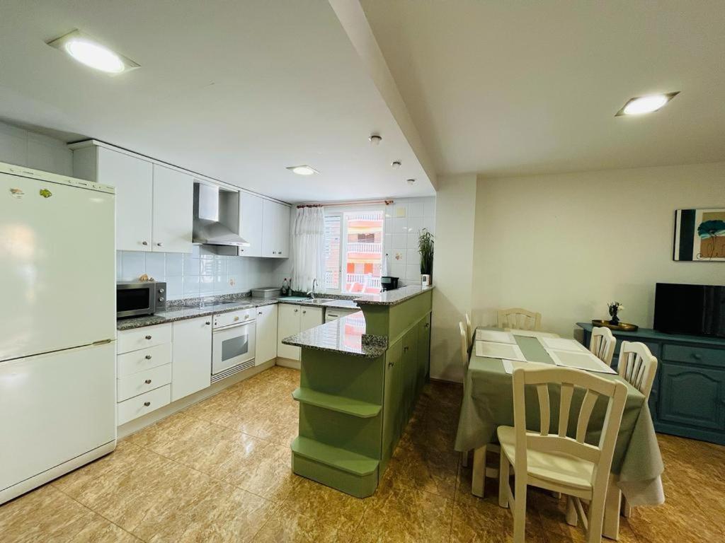 Beachfront Apartment With A Private Garden On The Ground Floor Moncofar Luaran gambar