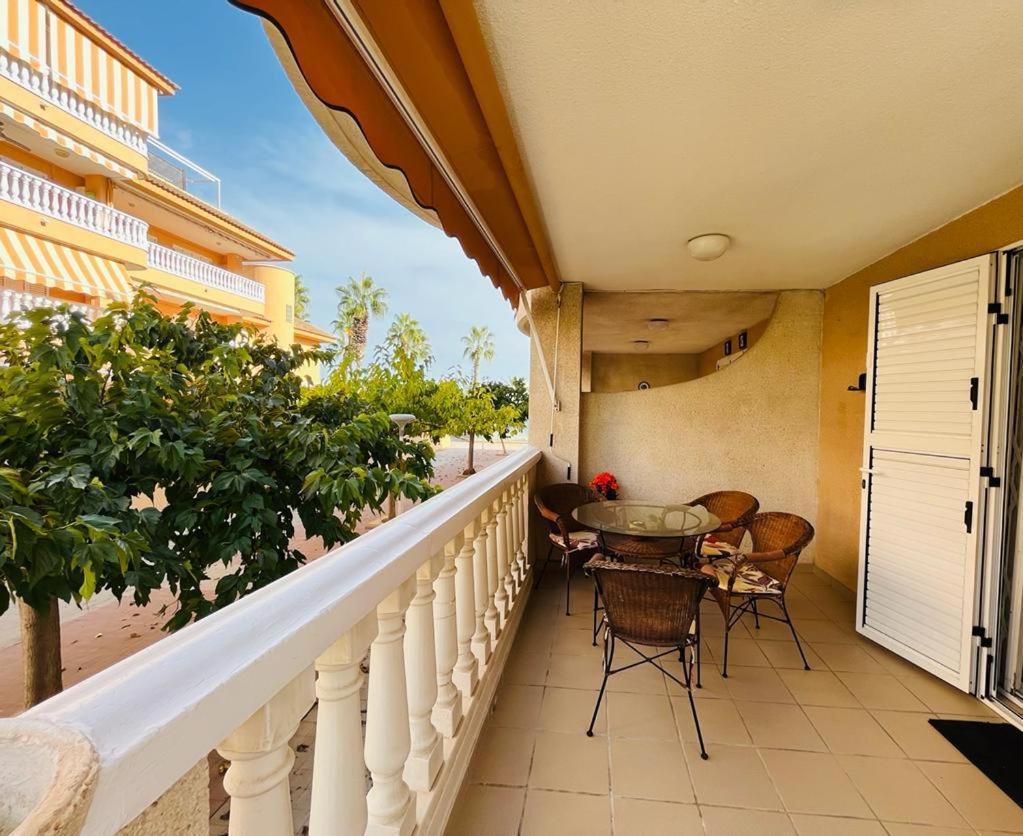 Beachfront Apartment With A Private Garden On The Ground Floor Moncofar Luaran gambar